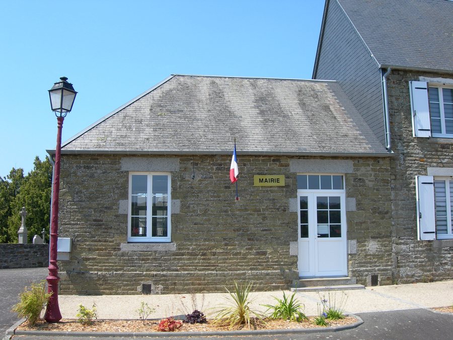 File:Beuvrigny - Mairie.jpg