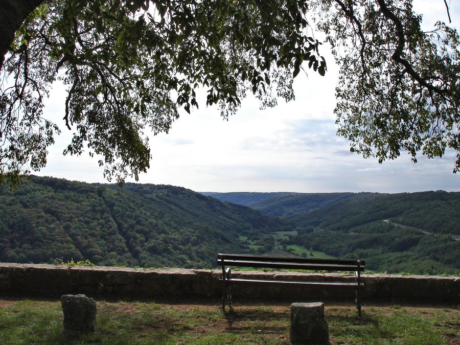 Aussichtspunkt in Tinjan mit Blick auf das Lim-Tal