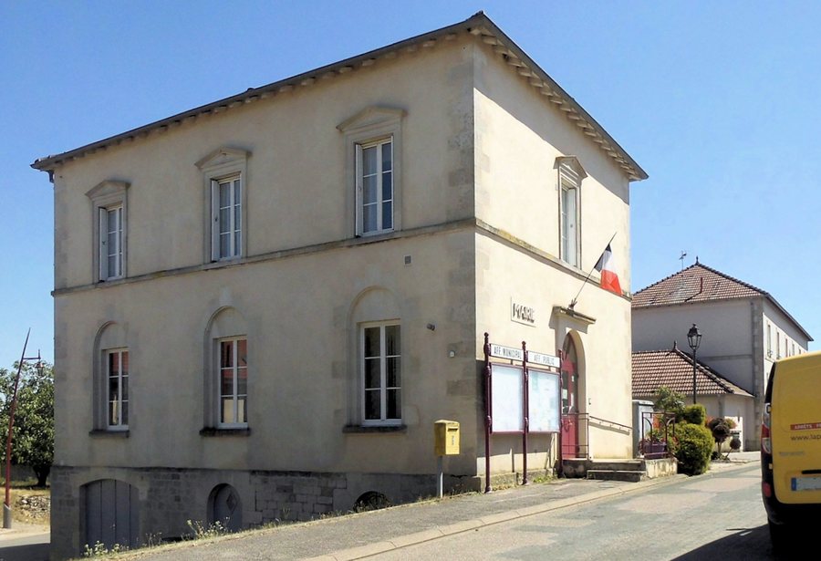 File:Rouvres-la-Chétive, Mairie.jpg