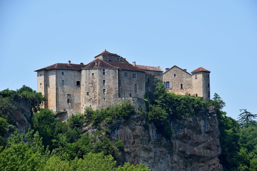 File:Castle of Bruniquel 02.jpg