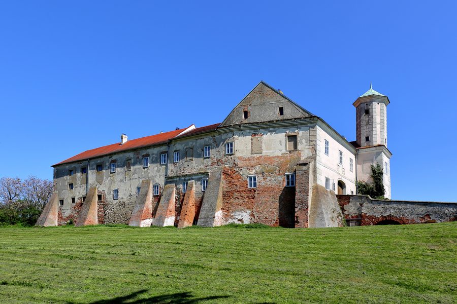 Westansicht von Schloss Jedenspeigen in Niederösterreich