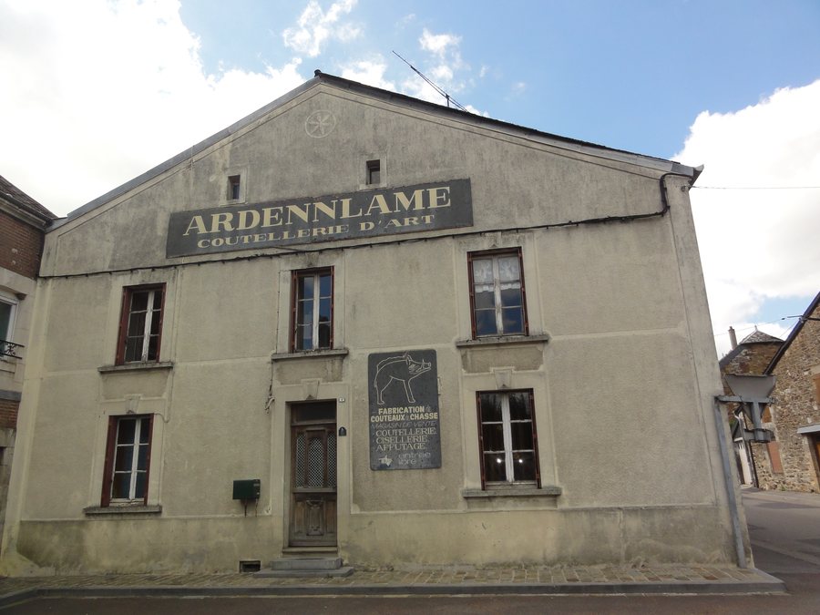 File:Maubert-Fontaine (Ardennes) Coutellerie bâtiment.JPG