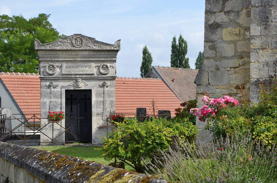 File:2012 DSC 0170 Mausolée du général Charpentier à Oigny en Valois.jpg