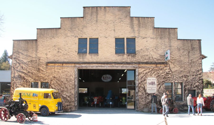 File:Atelier Musee Association Quercynoise de Vieilles Mechaniques, Cazals, Lot, France - 17057167242.jpg