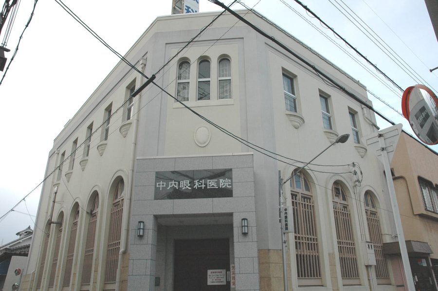 Storico ex edificio bancario a Tondabayashi Jinaimachi