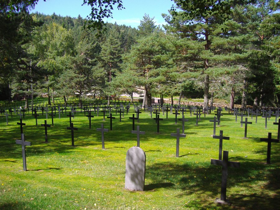 File:German WWI cemetery, Hohrod, Vosges mountains, France, 2006-09-06 (1).JPG