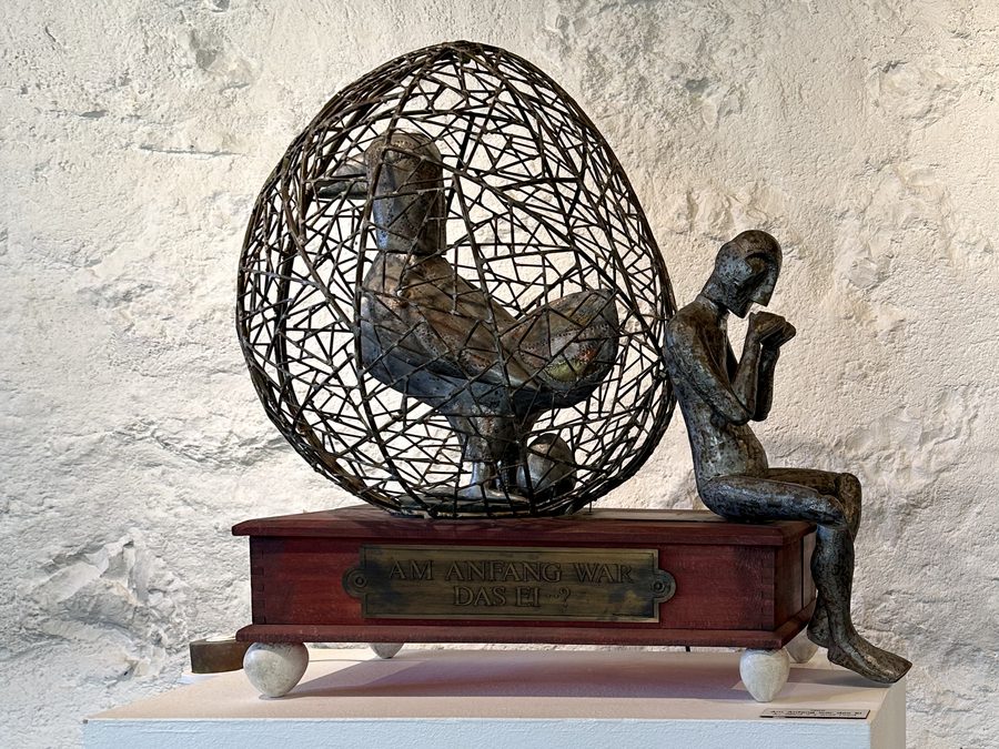 Poetische Maschine „Am Anfang war das Ei ..?“ im Paul-Gugelmann-Museum