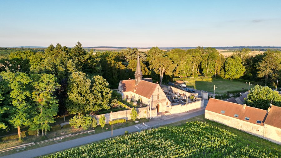 File:Brasseuse (60), église Saint Pierre.jpg