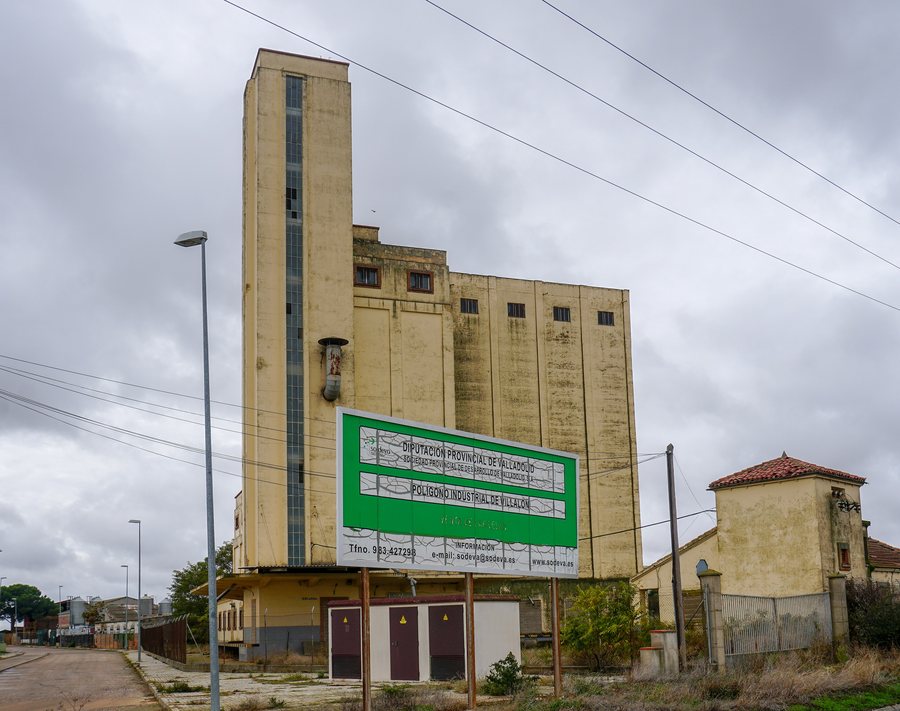 File:Silo de Villalón de Campos.jpg