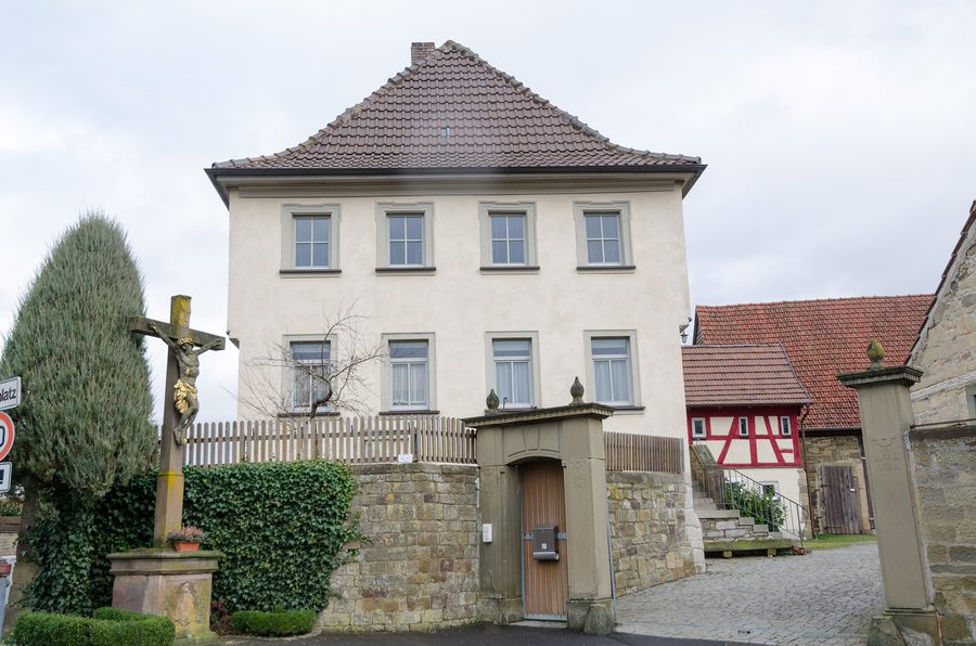 Straßenansicht in Brebersdorf, einem Ortsteil der Gemeinde Wasserlosen