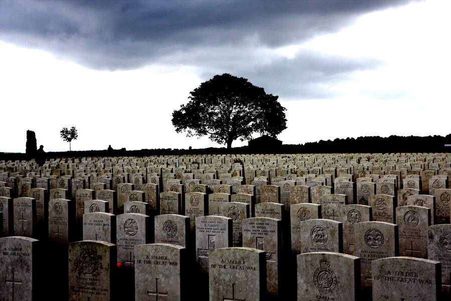 File:Caterpillar Valley Cemetery, Longueval, Somme, France 2.jpg