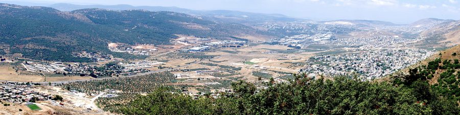 Panorama des Beit-HaKerem-Tals mit Majd al-Krum und weiteren Ortschaften in Galiläa