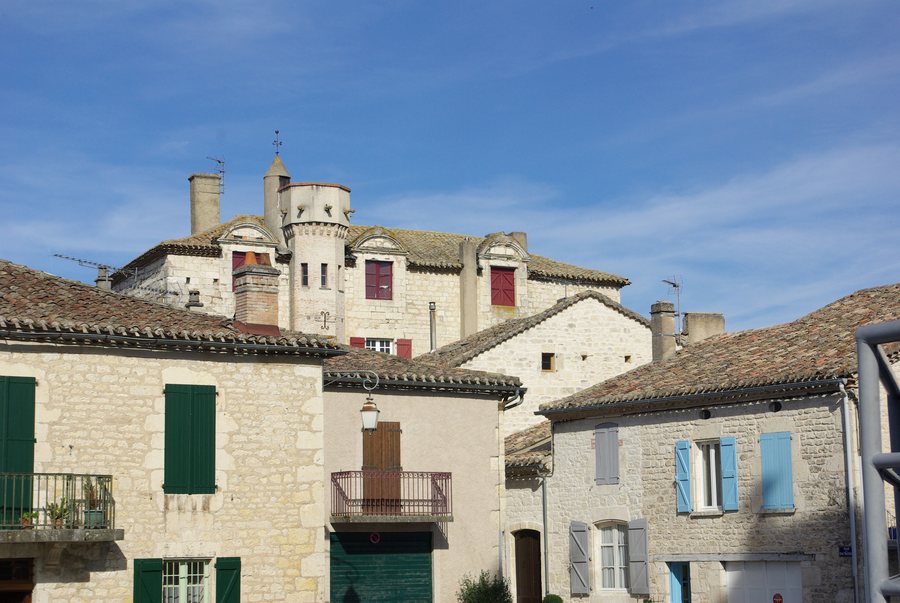 File:Castle, Castelnau-Montratier.JPG