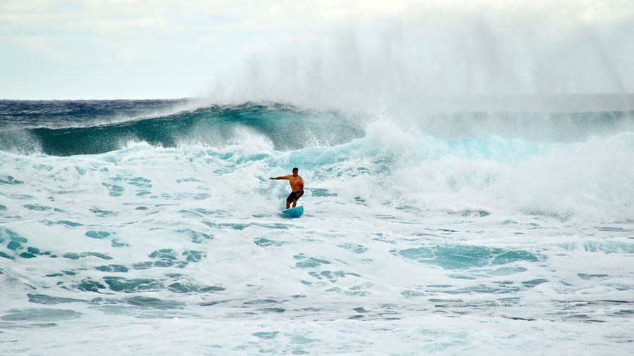 Frangente sulla North Shore di Oahu vicino a Haleiwa