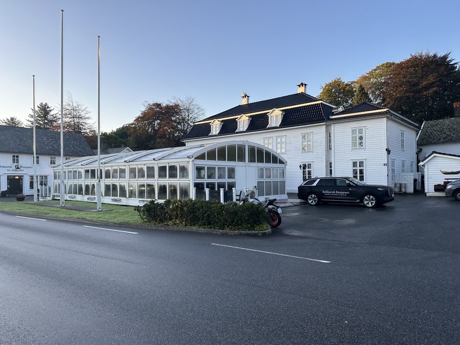 Vecchio hotel nel porto di Bekkjarvik ad Austevoll