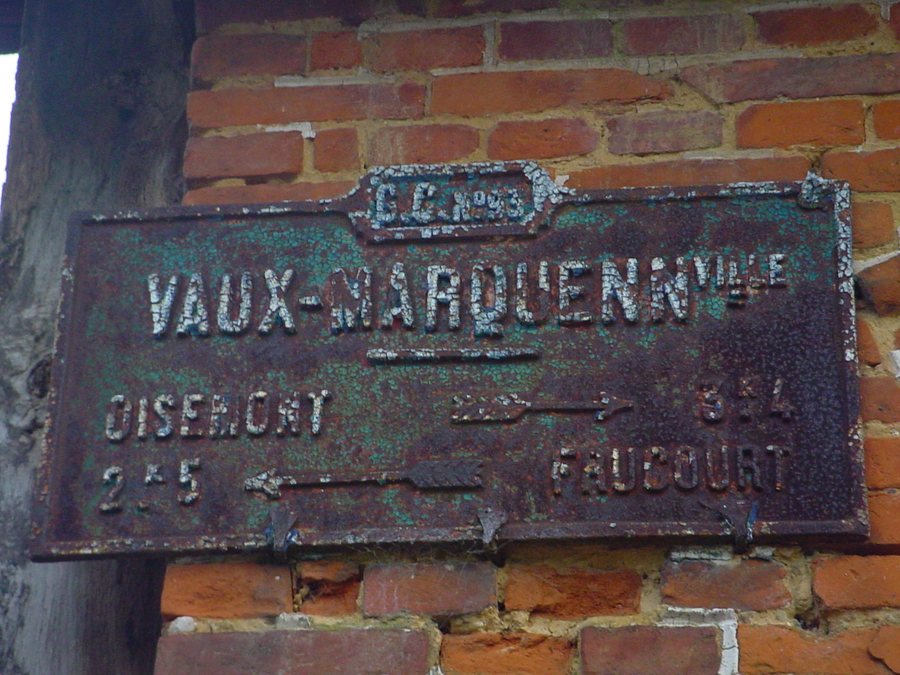 File:Ancien Panneau directionnel de Vaux-Marquenneville (direction Oisemont-Frucourt)(Somme(80)-France).JPG