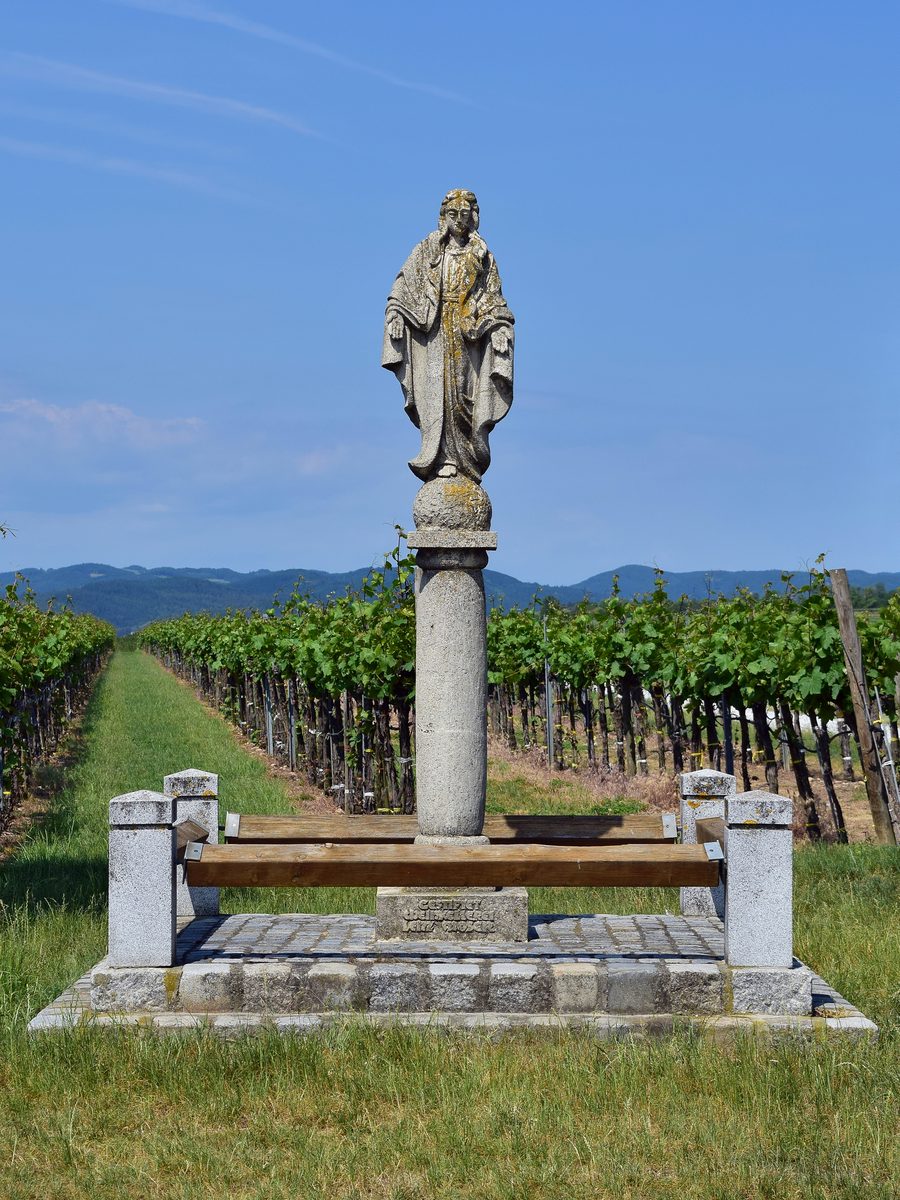 Statua in un vigneto presso Rohrendorf bei Krems