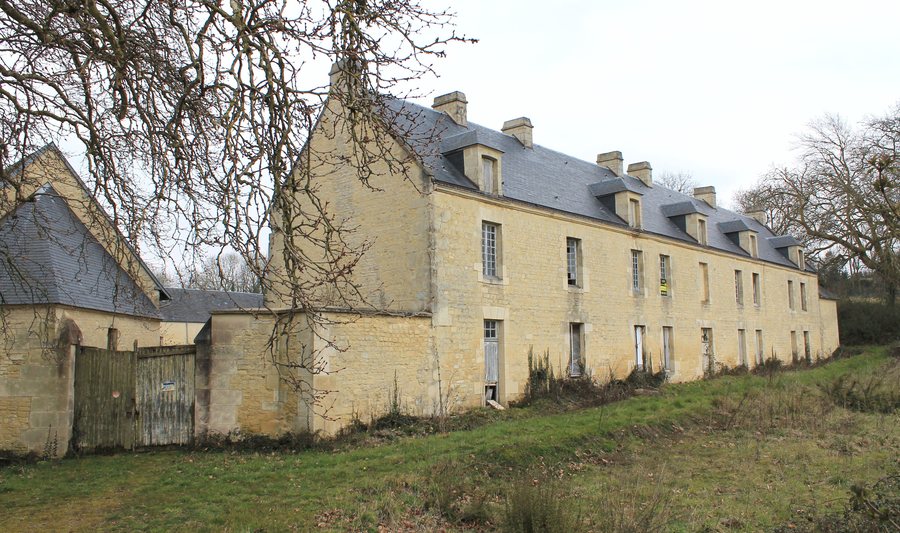 File:Sainte-Croix-Grand-Tonne manoir.JPG
