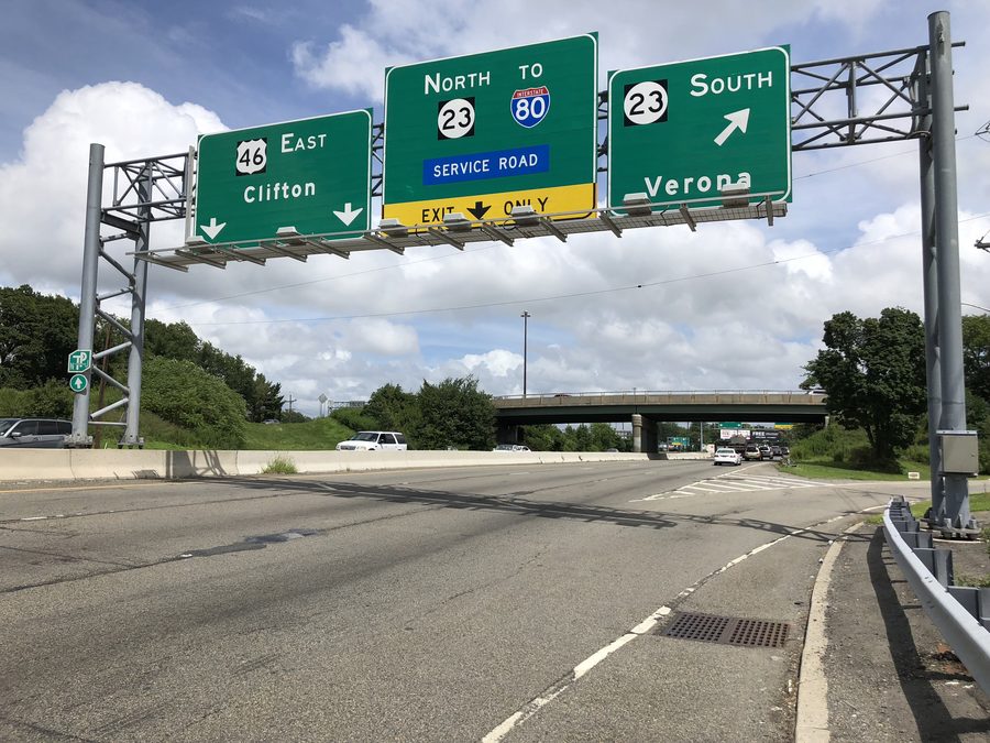 Vista lungo la U.S. Route 46 a Wayne Township, New Jersey