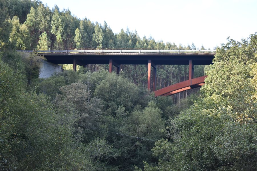 File:Viaduto da N-VI sobre o río Mandeo en Vilarraso, Aranga.jpg