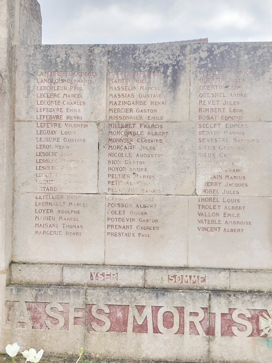 File:Neufchâtel-en-Bray - Monument aux morts - droite - IMG 20210514 172536.jpg