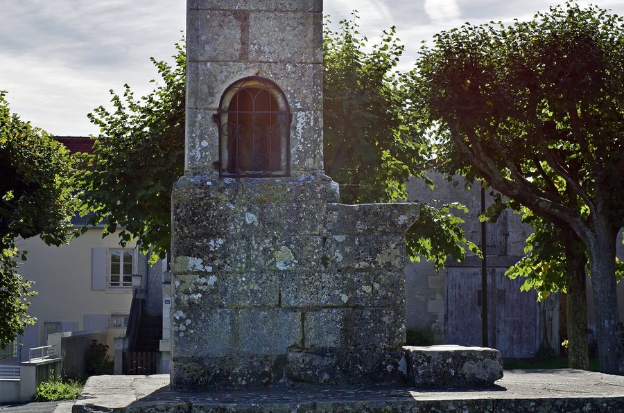 File:Antigny (Vienne). (38038771336).jpg