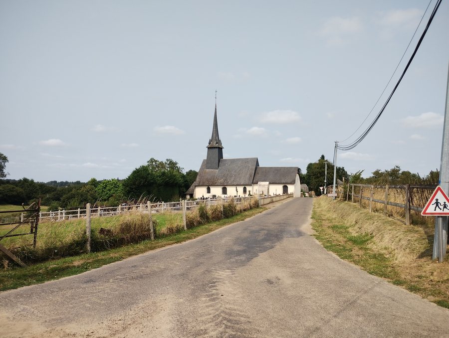 File:Église Saint-Sulpice de La Goulafrière 2.jpg