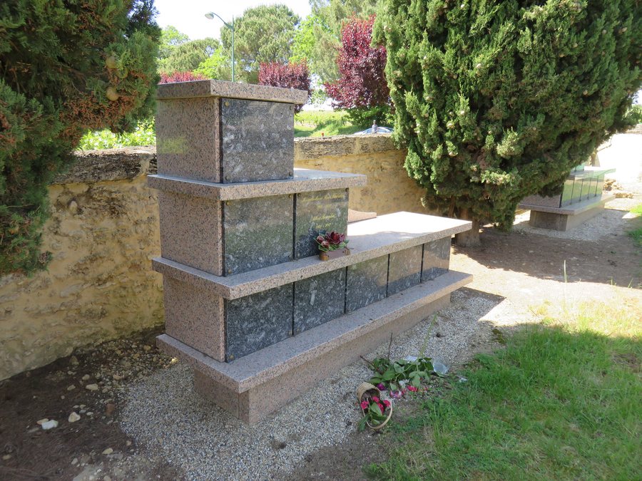 File:Réans - Columbarium (mai 2018).jpg