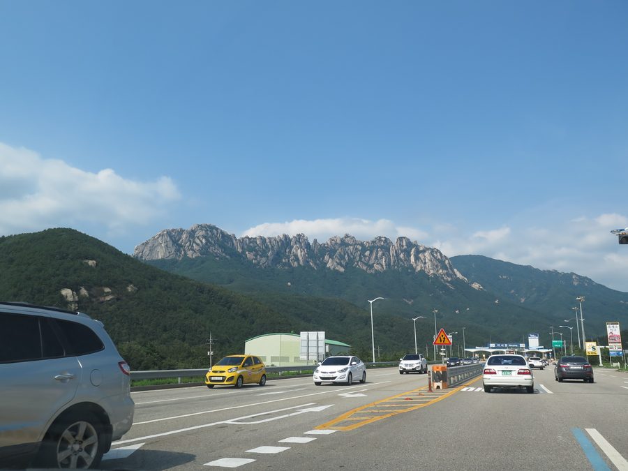 Berglandschaft im Seoraksan-Nationalpark in Südkorea.