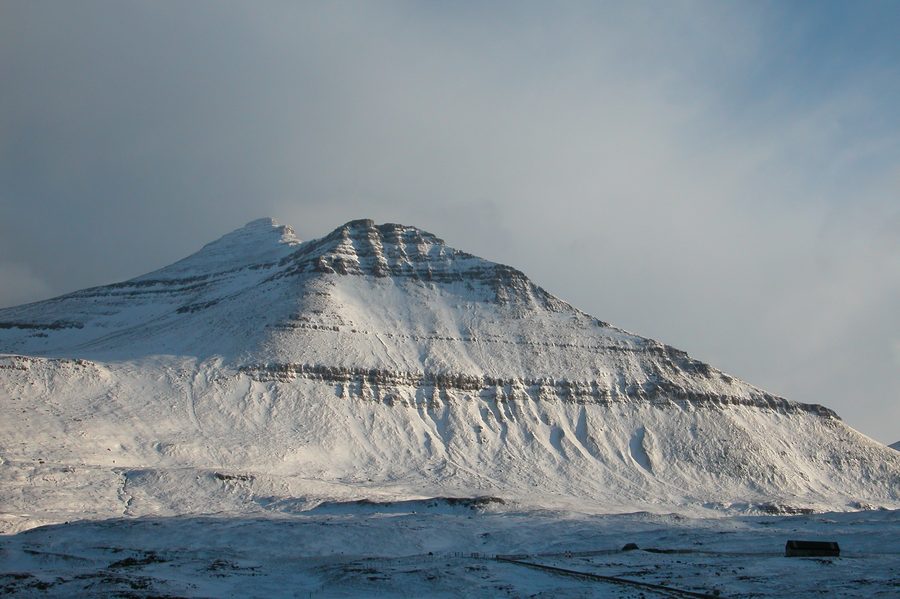 Slættaratindur, der höchste Berg der Färöer, auf Eysturoy