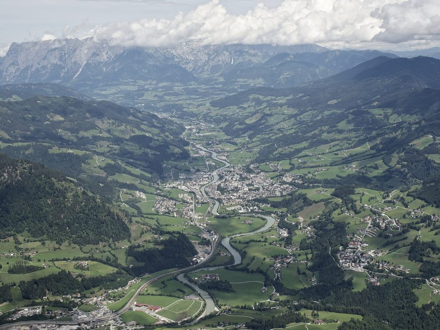 Blick auf das alpine Salzachtal bei Sankt Johann im Pongau