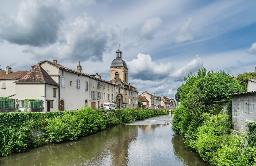 File:Bave River in Saint-Cere 02.jpg