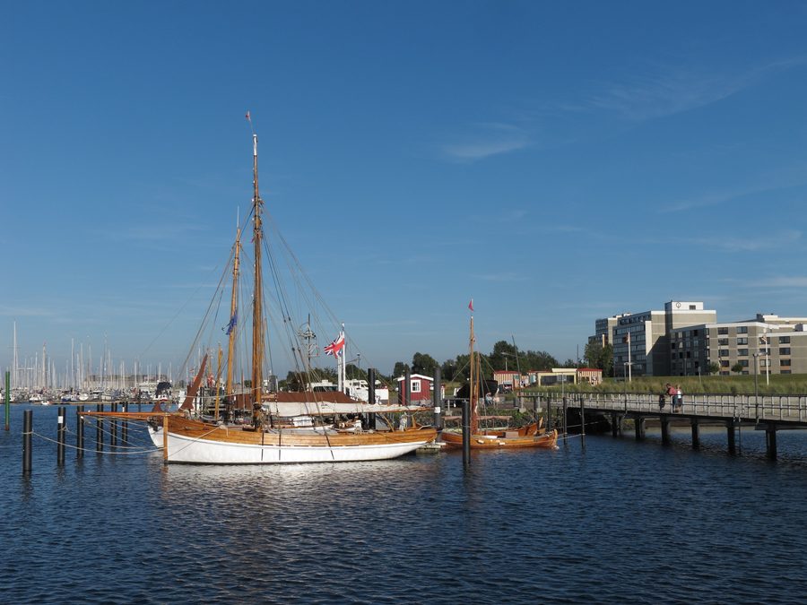 Marina Wendtorf mit Booten und Wasserblick