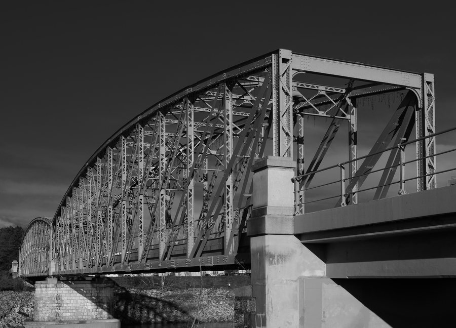 File:Stari most pri Brežicah (Old Bridge at Brežice, Slovenia).jpg
