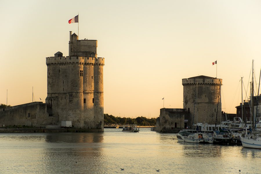 File:Tour Saint-Nicolas et tour de la Chaîne.jpg