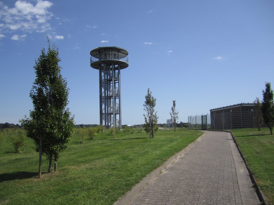 File:Lemwerder Aussichtspunkt.jpg