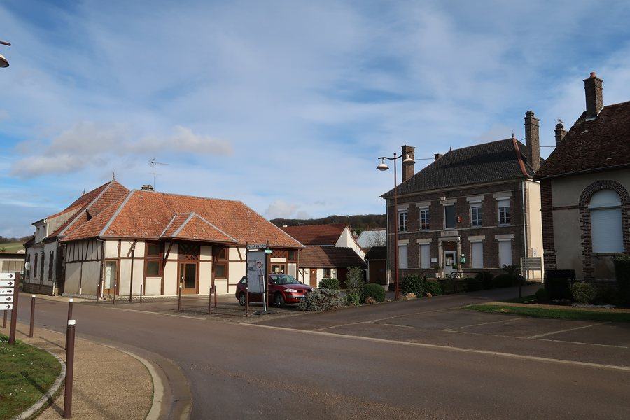 File:Macey, centre.jpg