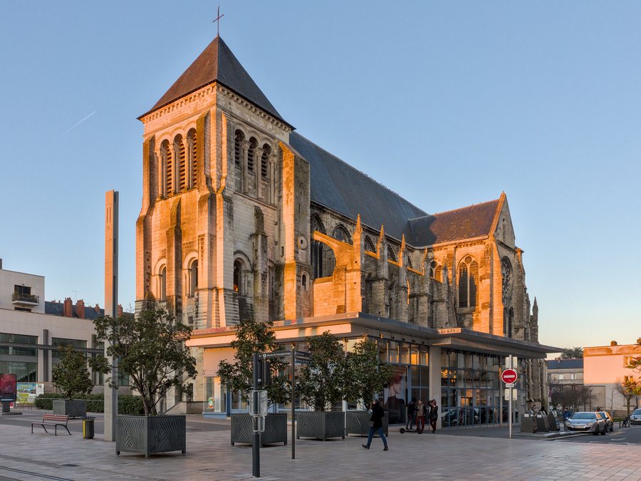 File:Tours - Église Saint-Julien - 05.jpg