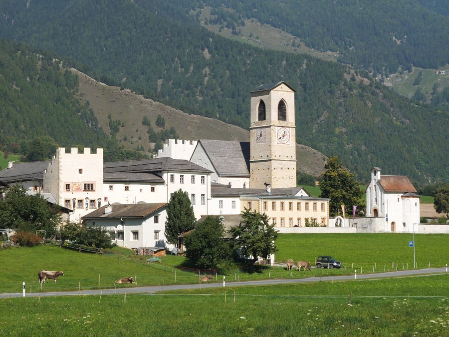 Gesamtansicht des Benediktinerinnenklosters St. Johann in Müstair