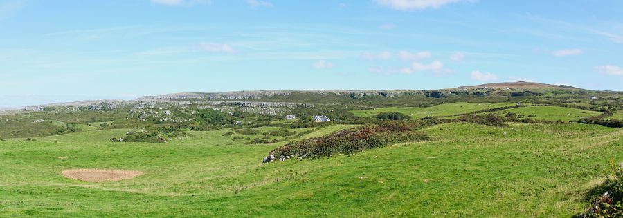 Ampio paesaggio calcareo nel Burren, contea di Clare