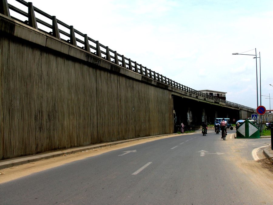 Pont tunnel à Bonabéri, Douala, au Cameroun