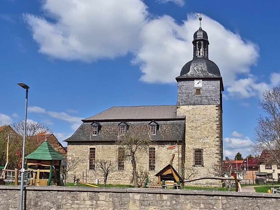 Dorfkirche St. Trinitatis in Klettbach von Süden