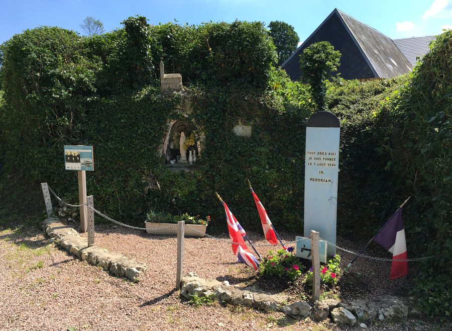 File:Lancaster crash memorial-1-Clarbec.jpg