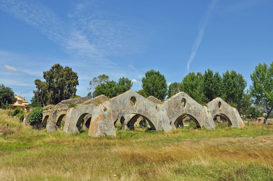 Rovine dell’ex arsenale veneziano a Gouvia a Corfù