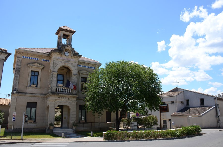 File:Mairie of Bezouce Gard district France - panoramio.jpg