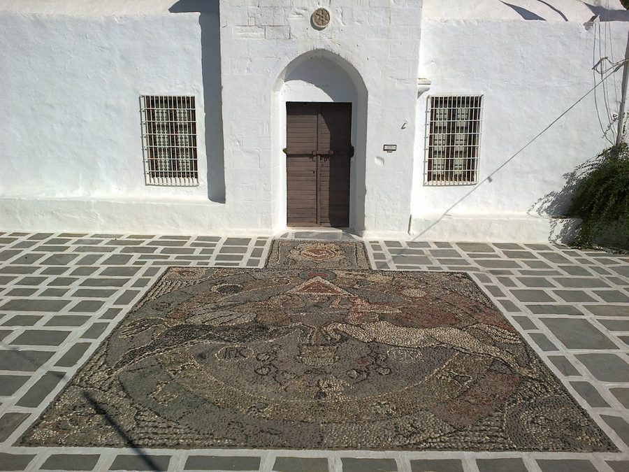 Agia Triada ad Adamantas a Milos