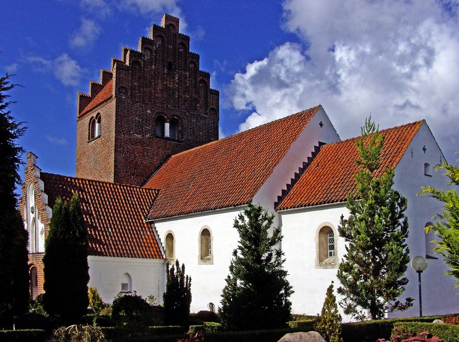 File:Søften kirke (Favrskov).JPG