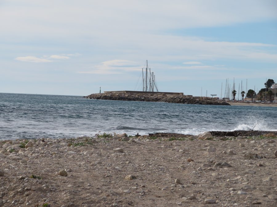 File:Panorámica del Puerto Deportivo de Calafat, visto desde la Playa del Codolar de L'Almadrava.jpg