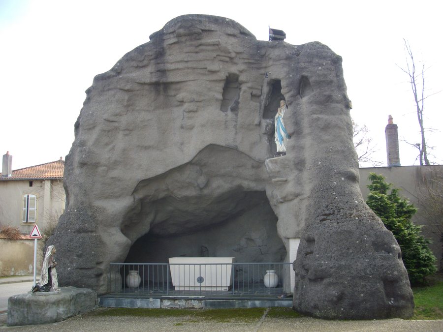 File:Woippy - grotte de Lourdes.JPG