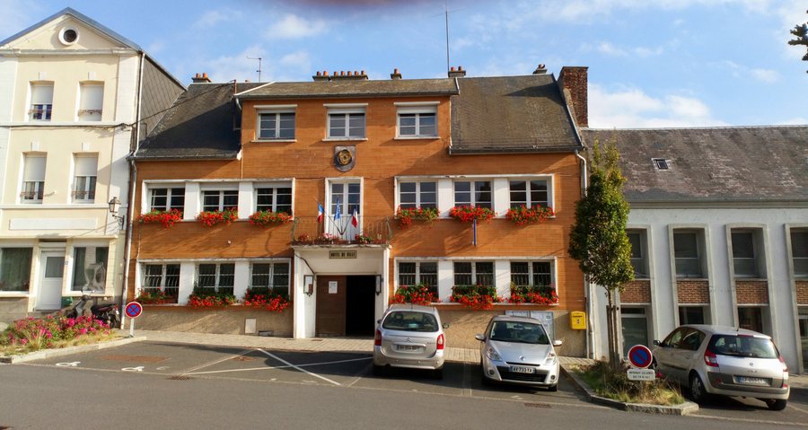 File:Crécy-en-Ponthieu, mairie (2).jpg